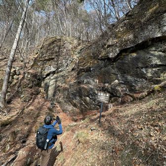 水不足？で滝は糸のようです😨
まだ、ツララがありました