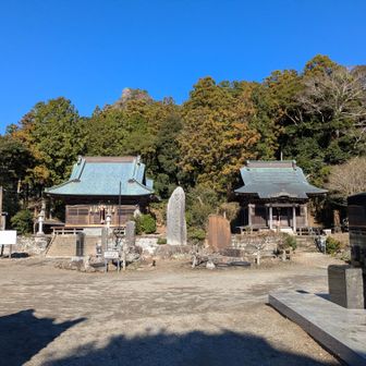左が平群天神社⛩️
右が神照寺です
神社とお寺が並んでます