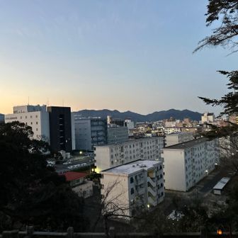 向こうの山々は何だろー