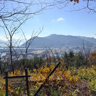 九十九折りで上がってきました