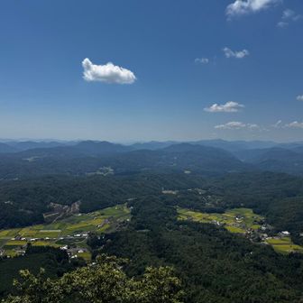 良い眺め✨
真ん中にポカンとある雲が、飛行機みたいでかわいい✈︎
