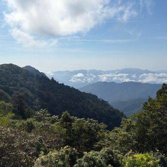 山頂からの眺めもいい感じです