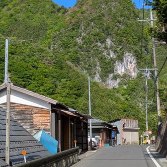 東日原でバスを降りて鍾乳洞方面へ…稲村岩をまた登りたいなぁ！