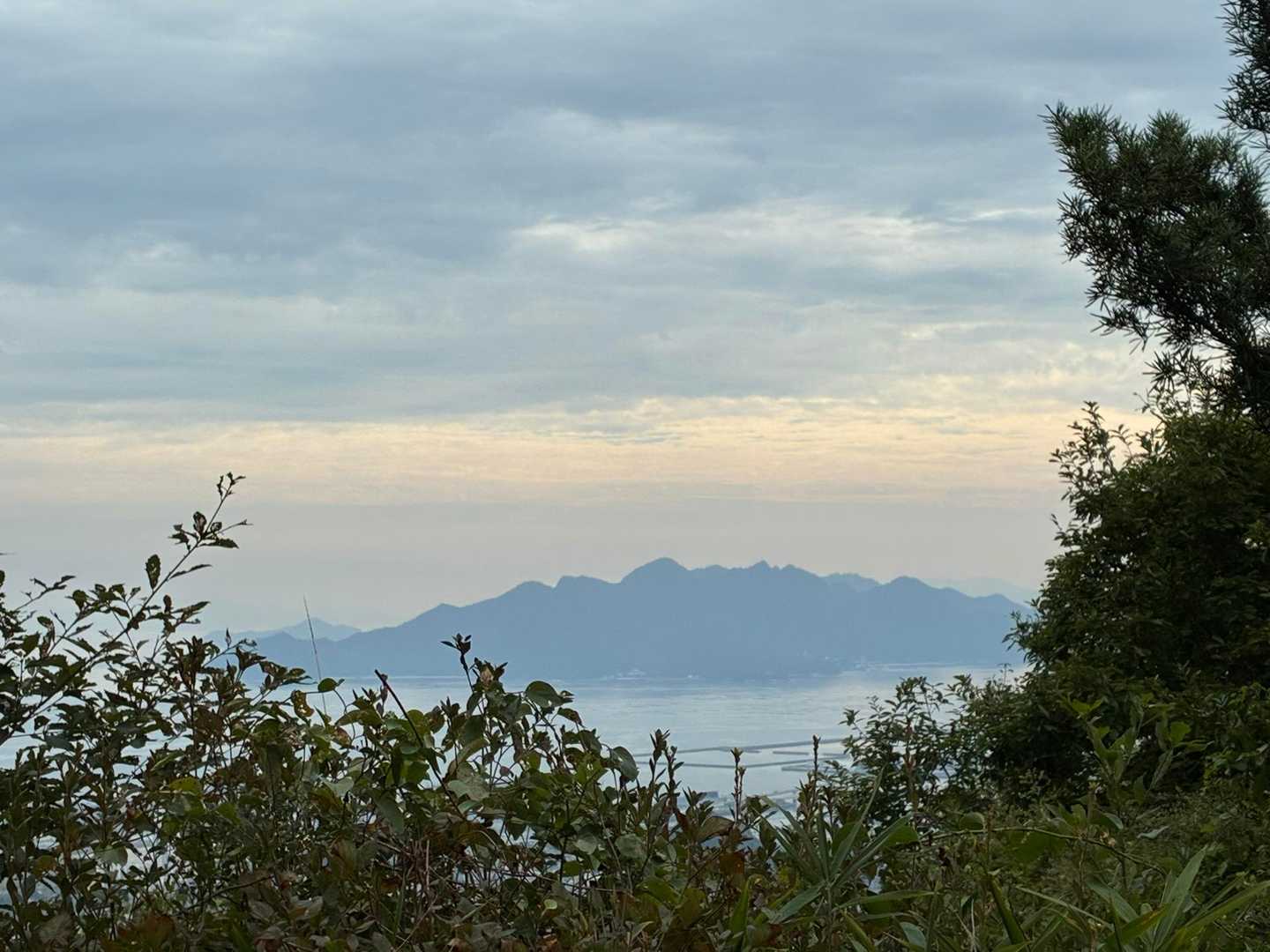 鈴が峰・西峰より
