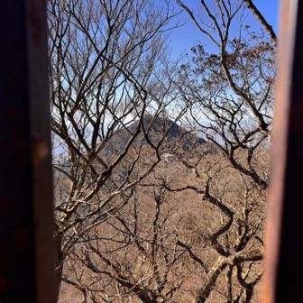 山頂いっぱいだからここから男体山📸