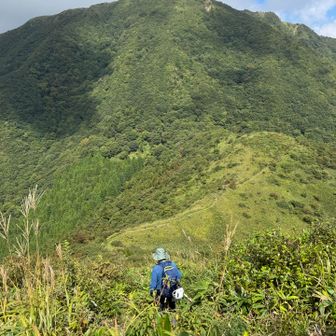 振り返って…男三瓶山😂ありゃ、ほんまにエグい角度降りてきたんやなと🤣