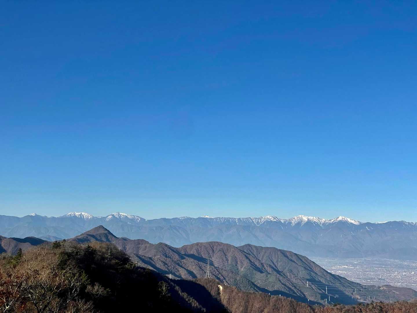 あの辺は南プスかしら⛰️

塩見・聖・光・仙丈ヶ岳やらが懐かしい…
来年こそはまた行きたいなぁ😢