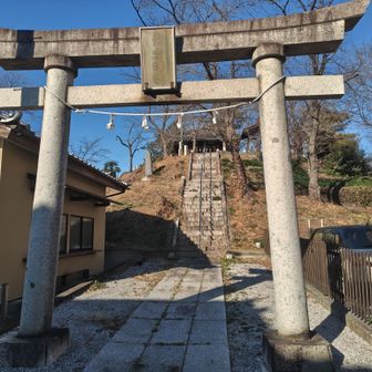 愛宕神社の境内に入る