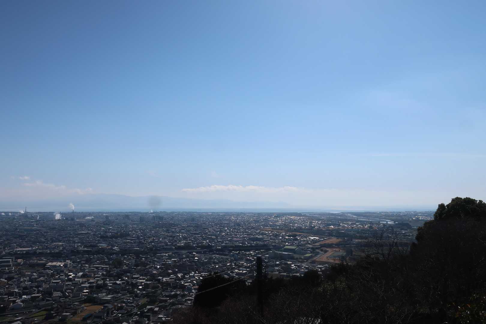 テラスからは、富士山から駿河湾にかけて望めます。海は霞んでたけど、いい眺め♪