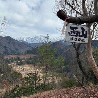 西山。帰路は林道を走って戻りました