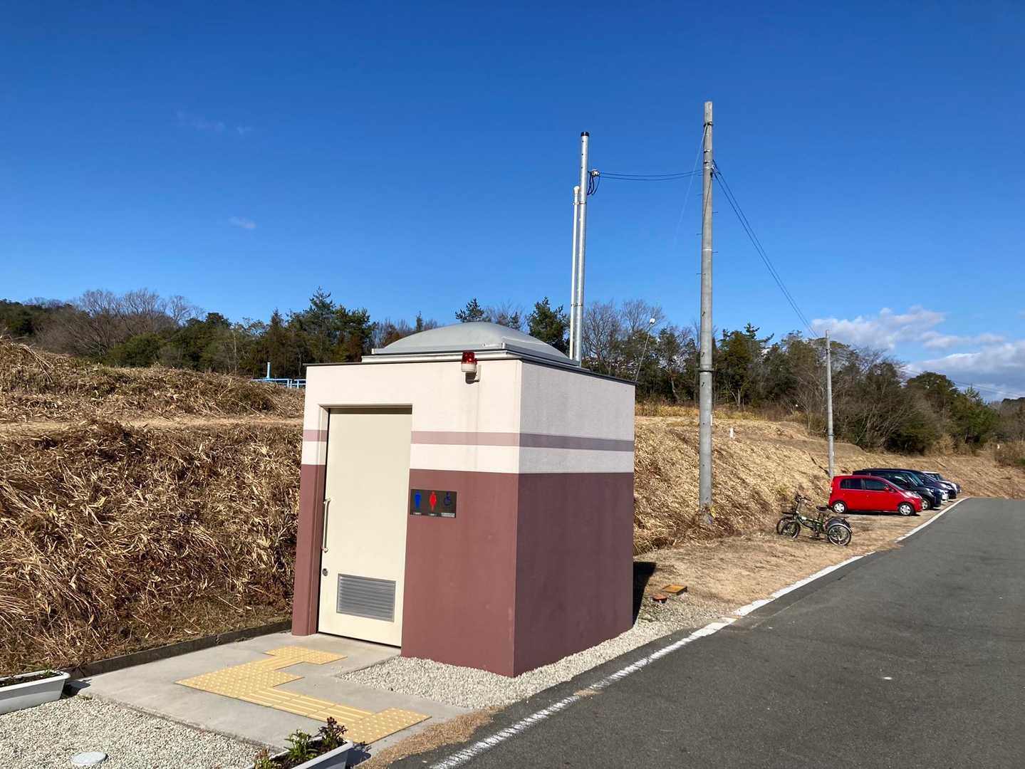 個室一つだけですが、綺麗なトイレあります😊