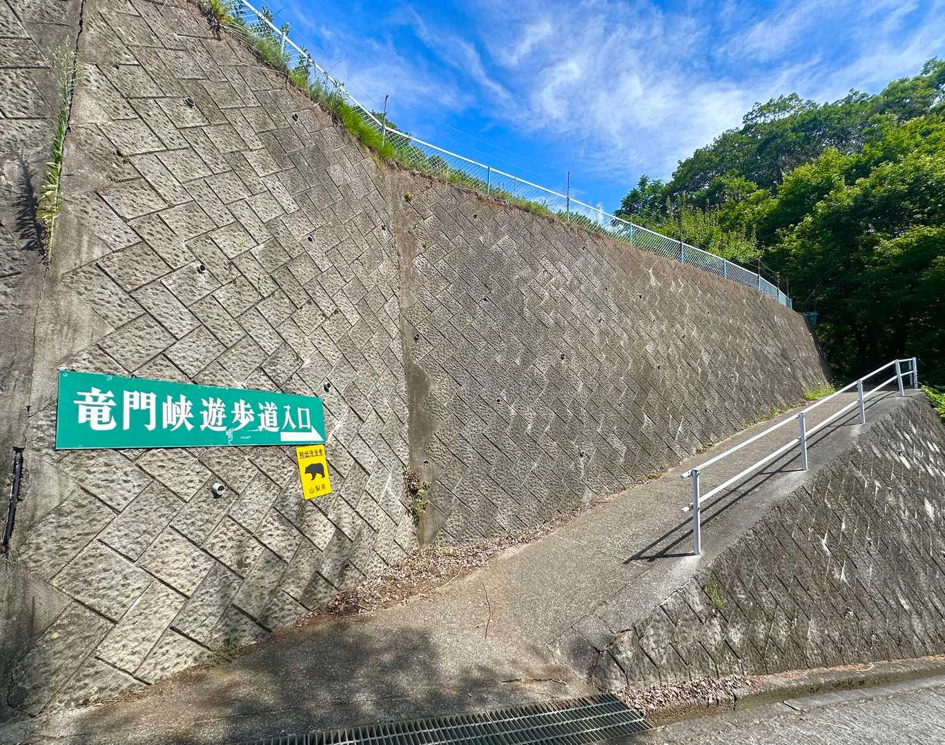 ここを入ります
