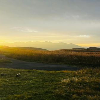 高原にて出ると

薄いガスの向こうに山々が見えます👀

八ヶ岳
