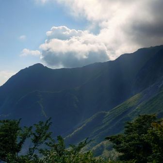 山頂方面にはやはり雲が☁左の三鈷峰やユートピア小屋はよく見えました🤓