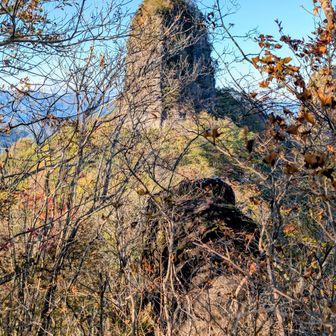 風穴尾根の頭から烏帽子岩