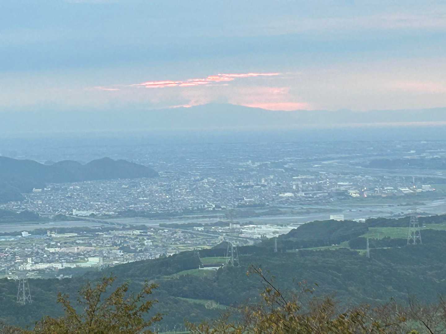 少し陽が見えている。