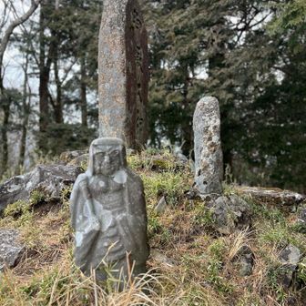 ニヤリと笑ってる？