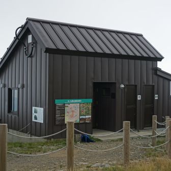 山頂直下のトイレ
このトイレは本当に立派です🙆‍♀️