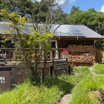 火山館　無料で水が汲めます。トイレは200円
