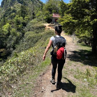 いざニ登目、金精山へ