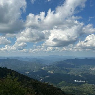 大江高山火山群の後ろは日本海🌊