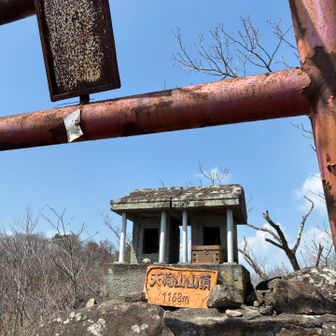 頂上
ここで、コーヒーを
飲みました。

おいしかったわ〜