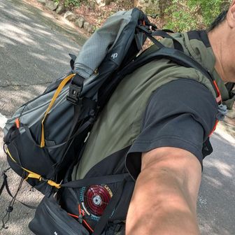 ザックはテン泊用の50L
中身は水11L💪