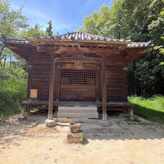 頂上には祠があった
伊予十二薬師霊場の一つ雲門寺の奥の院（岡薬師堂）