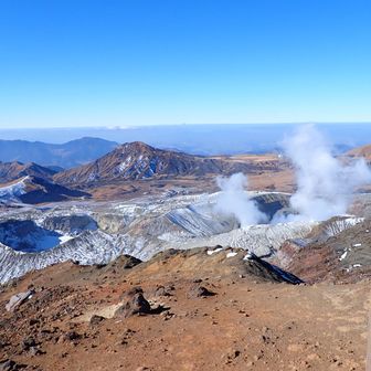 バカ尾根よりも火口ルートが好き。
下りもここを歩こう