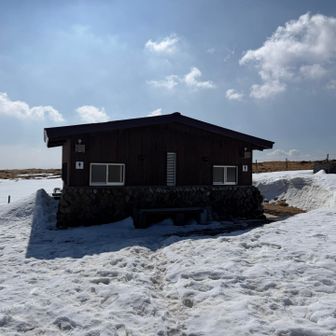 分岐の先のトイレは冬季閉鎖中でした（2026.3.29）。