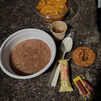 エイドでは地元の友達が応援にカットの紅まどんなを持ってきてくれてめちゃくちゃ嬉しかった！🥲
ここでほぼ折り返しなので、靴下交換してマメ防止クリームを塗り直してジャケットを羽織り出発（やはり暑くてすぐ脱ぐ）。