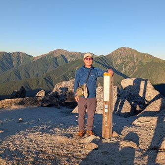 撮って頂きました。
ここからは絶景の稜線歩き。