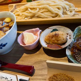 肉うどん　麺のコシがすごい　とてもおいしい　味噌田楽もすばら👏
