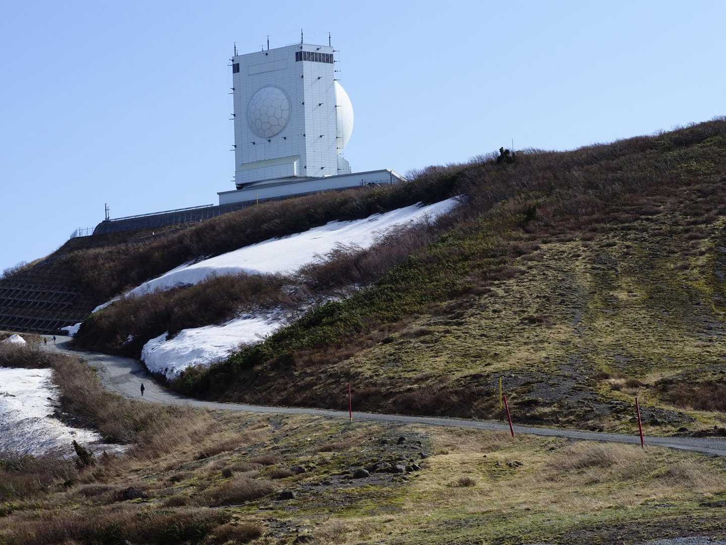 防衛省の建物がある妙見山　こちらにも登りに行っている方がいました