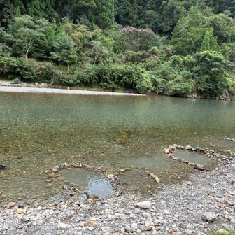 川湯温泉、本当に温泉が湧き出て足だけ入ってみた