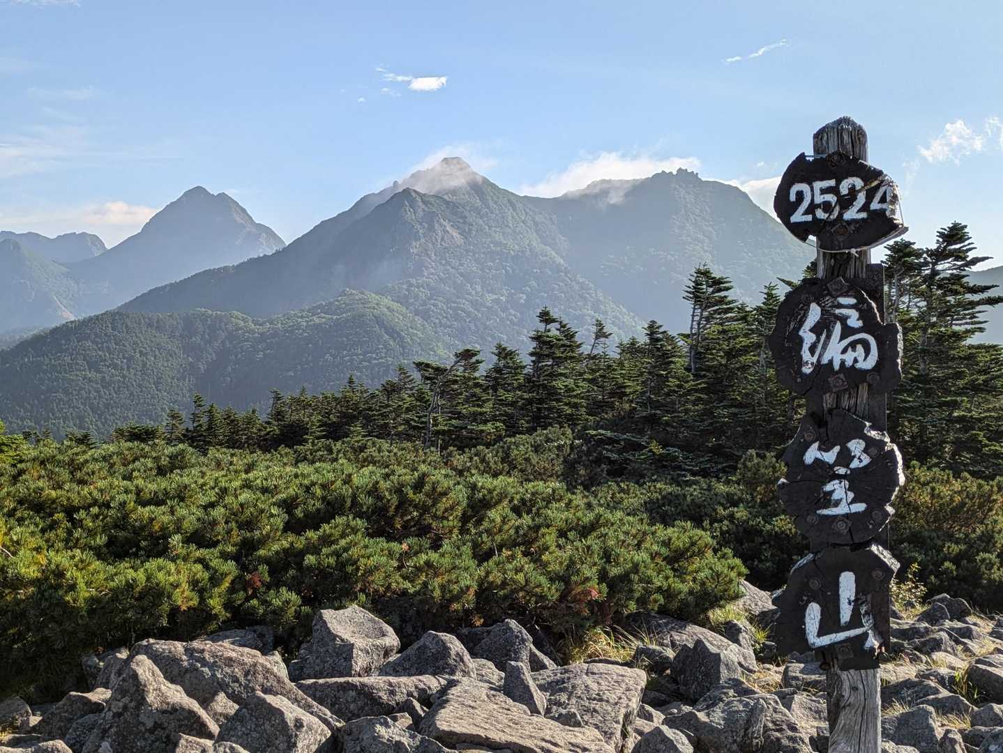 編笠山頂上
権現岳、ギボシ、赤岳
👏👏👏