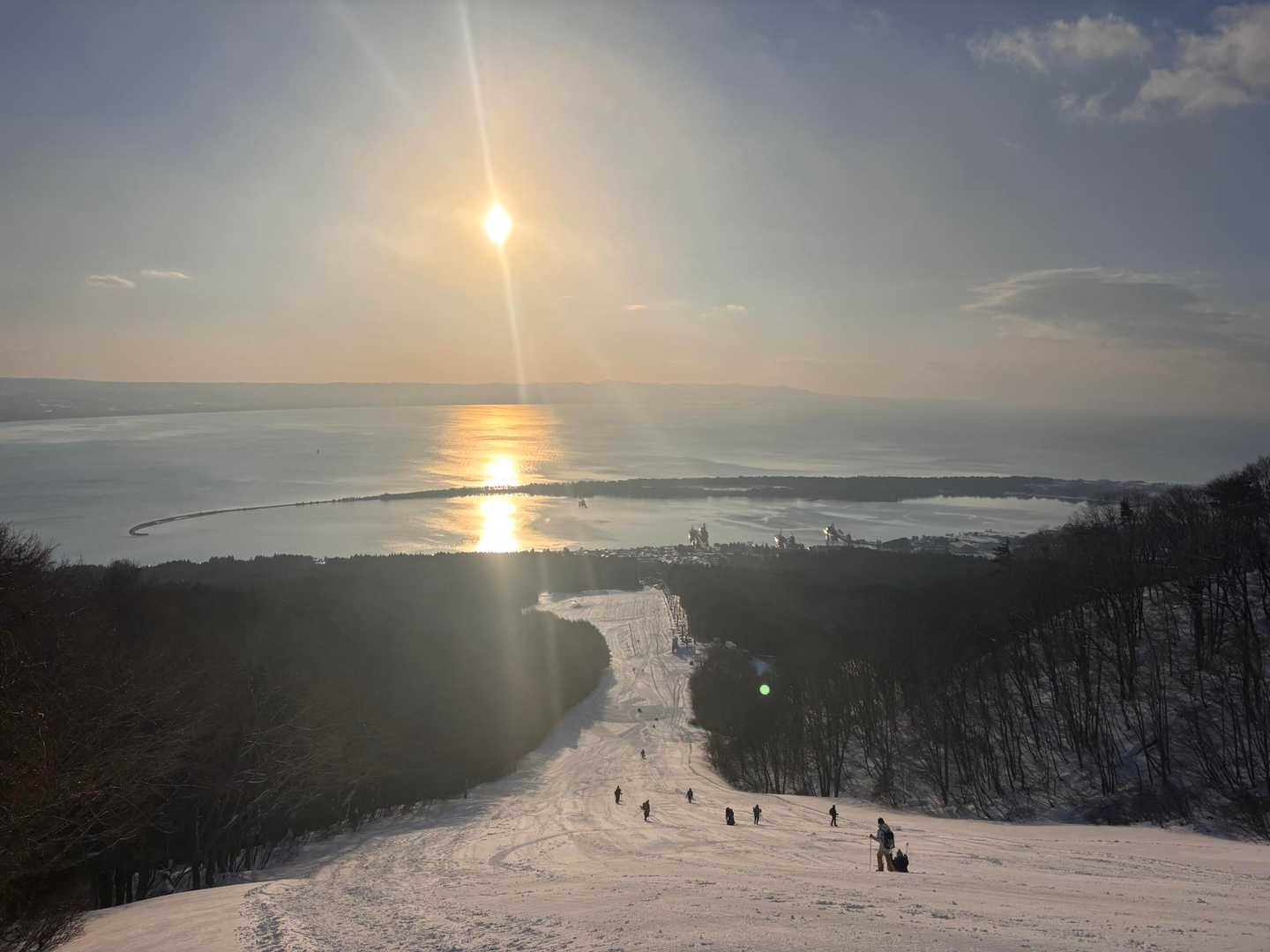 それぞれ自由に下山です
私はソリ背負って登ったのでビューン
