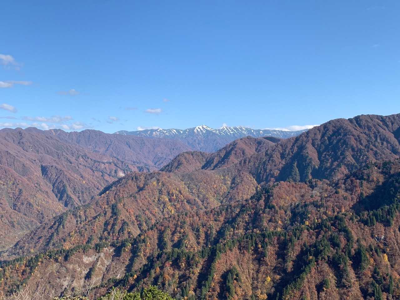 飯豊連峰は雪化粧しています🏔