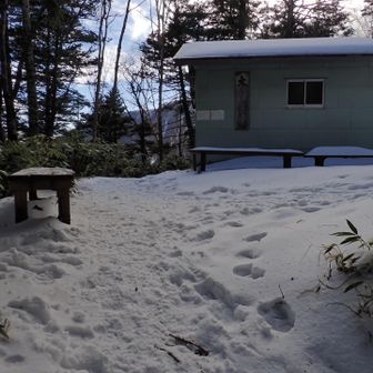 皆のアイゼン着脱所、大樽小屋