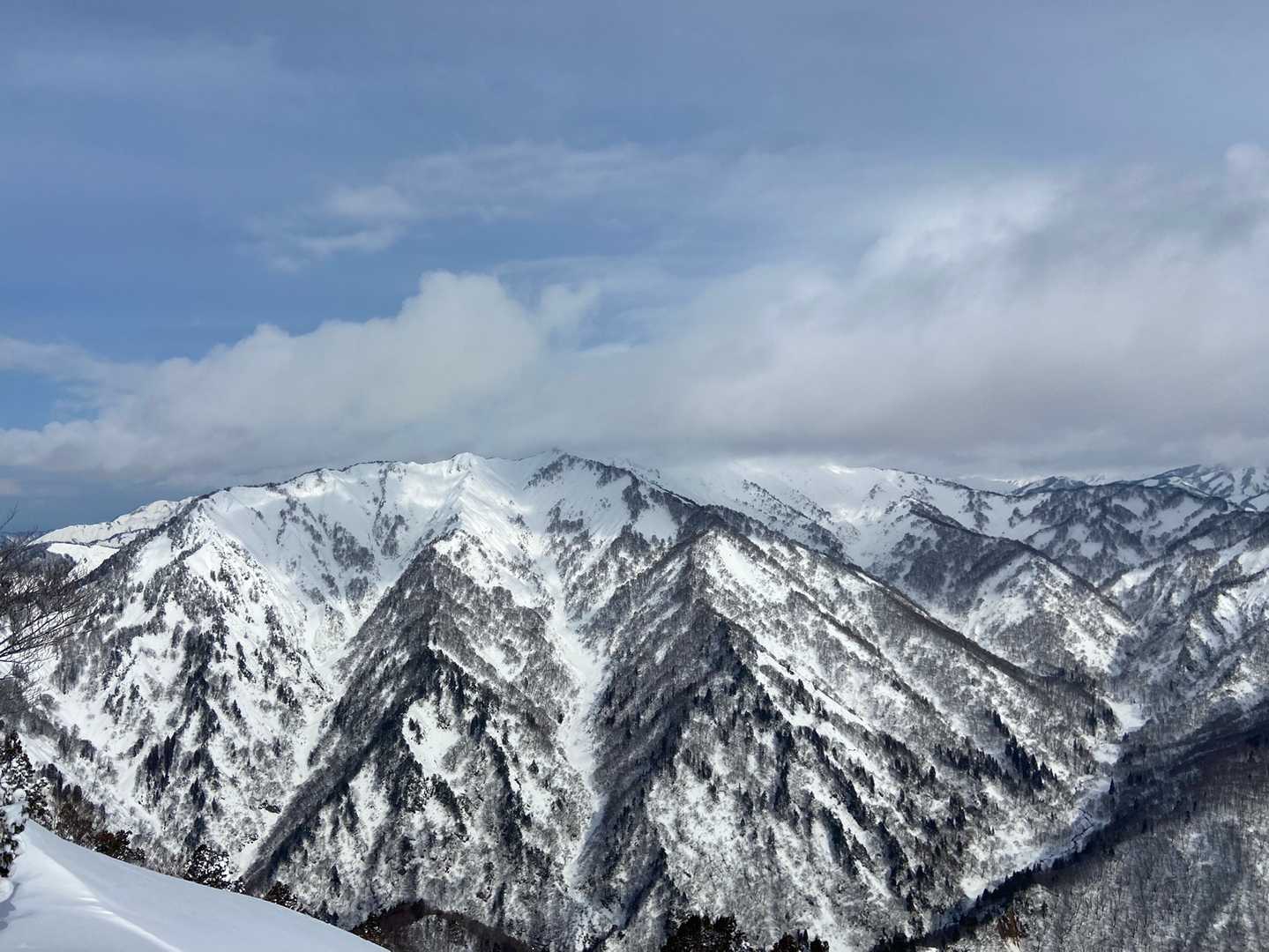 ビールのカッチ登頂😆
蒜場山の頂上は雲の中。