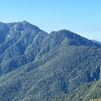 左⬅️に石立山右➡️に中東山
今日は中東山からジル沢に一度下り
登り返し予定