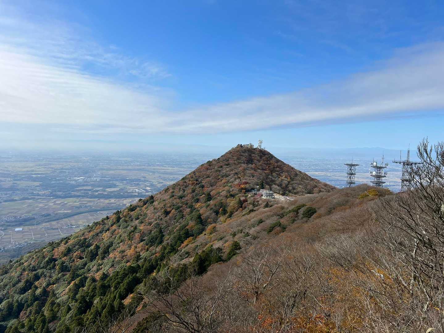女体山から見た男体山です。
良きお顔🌟