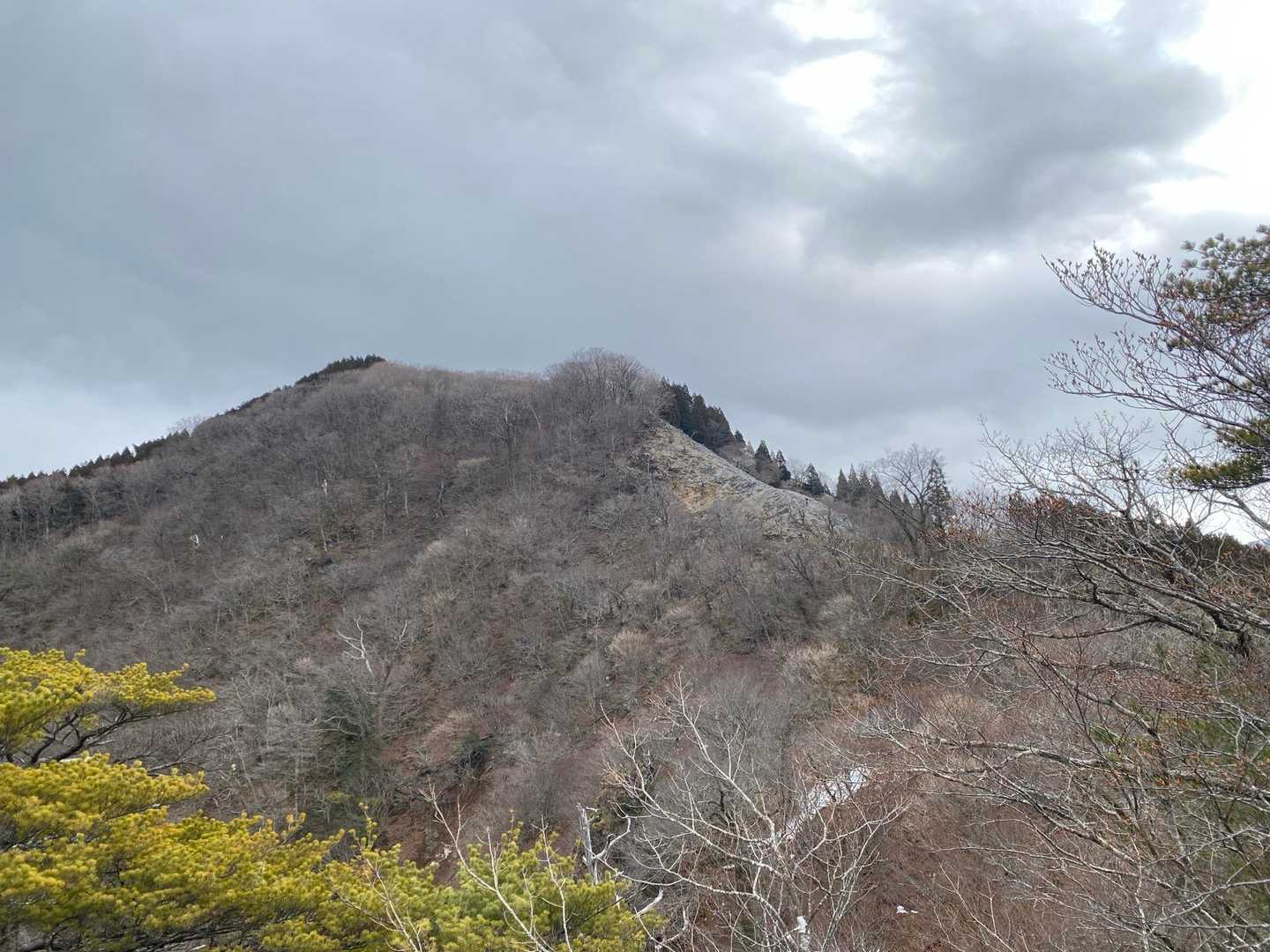 向かう方の岩宇土山
よく見ると人が歩いてるよ🚶‍♀️