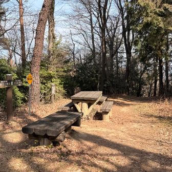 休憩所。このコース、ベンチ多いです