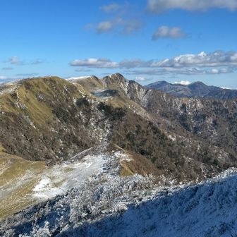 剣山系のオールスターが勢揃い。最高です。
今日はお天気が良く、山々の景観を楽しんだ山行となりました。とても楽しかったです。