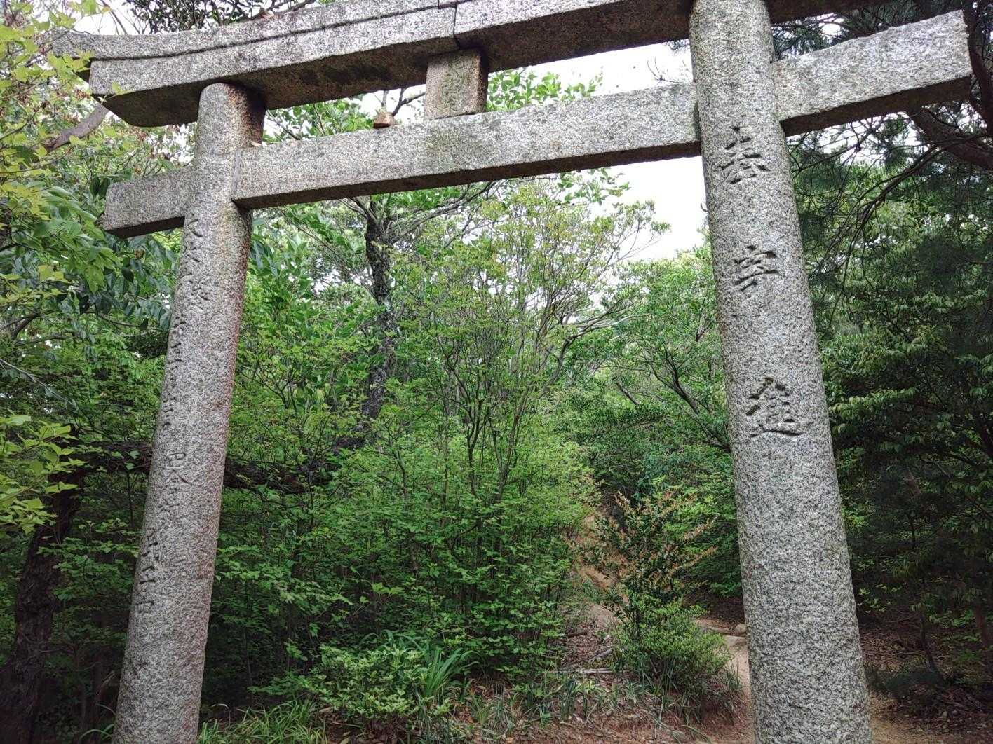 途中の鳥居