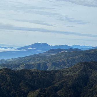 浅間山界隈。右奥は八ヶ岳かな？