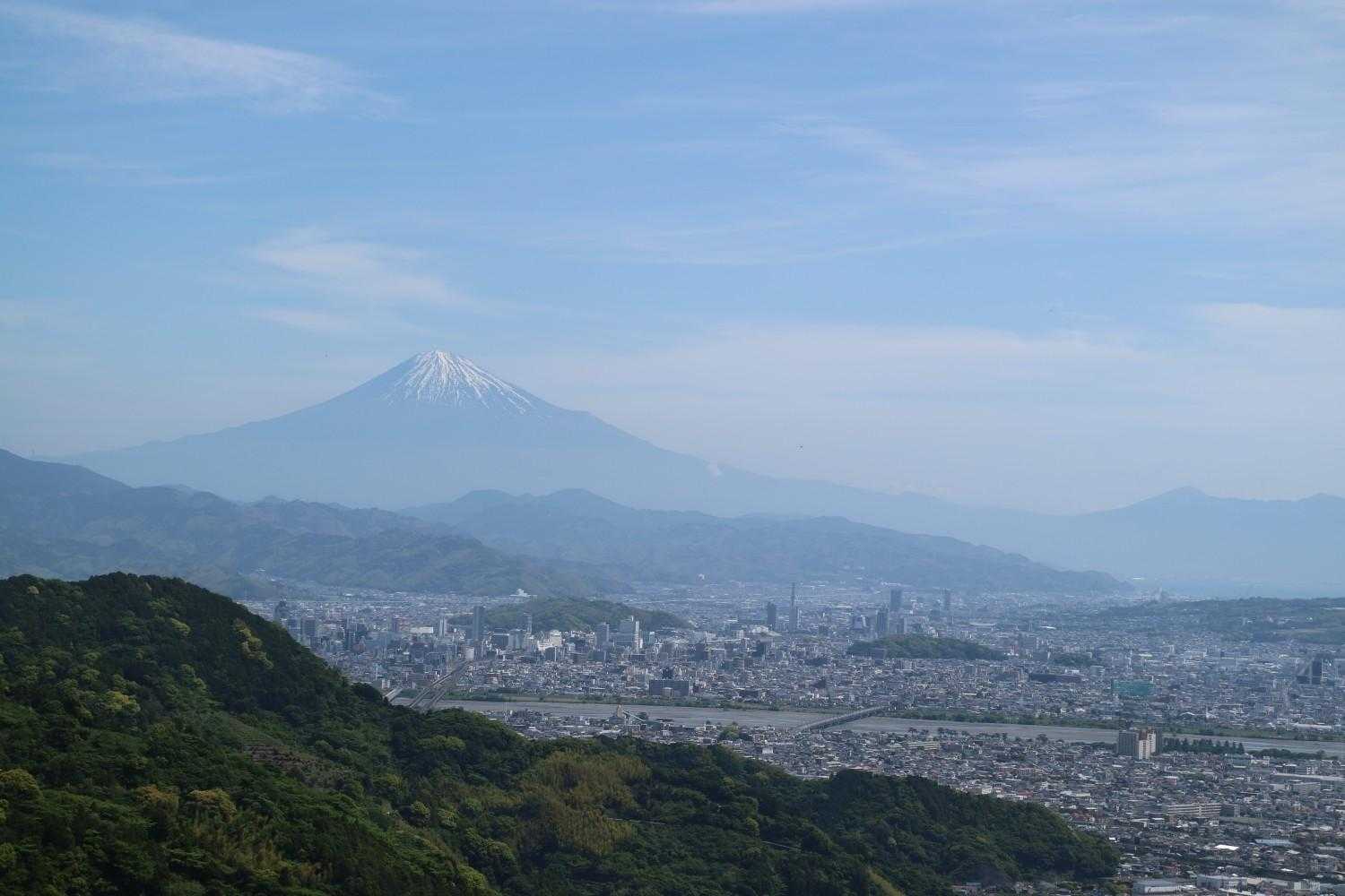静岡市街地越しの富士山😆