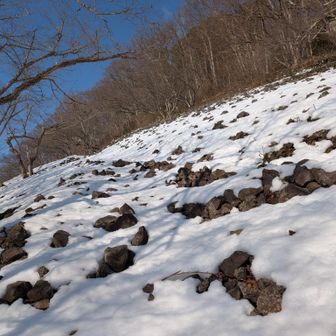 雪がなくて、岩海も顔を出してる