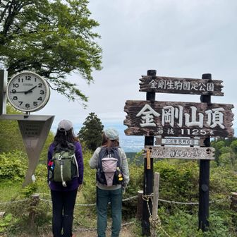 やっと山頂に到着しました